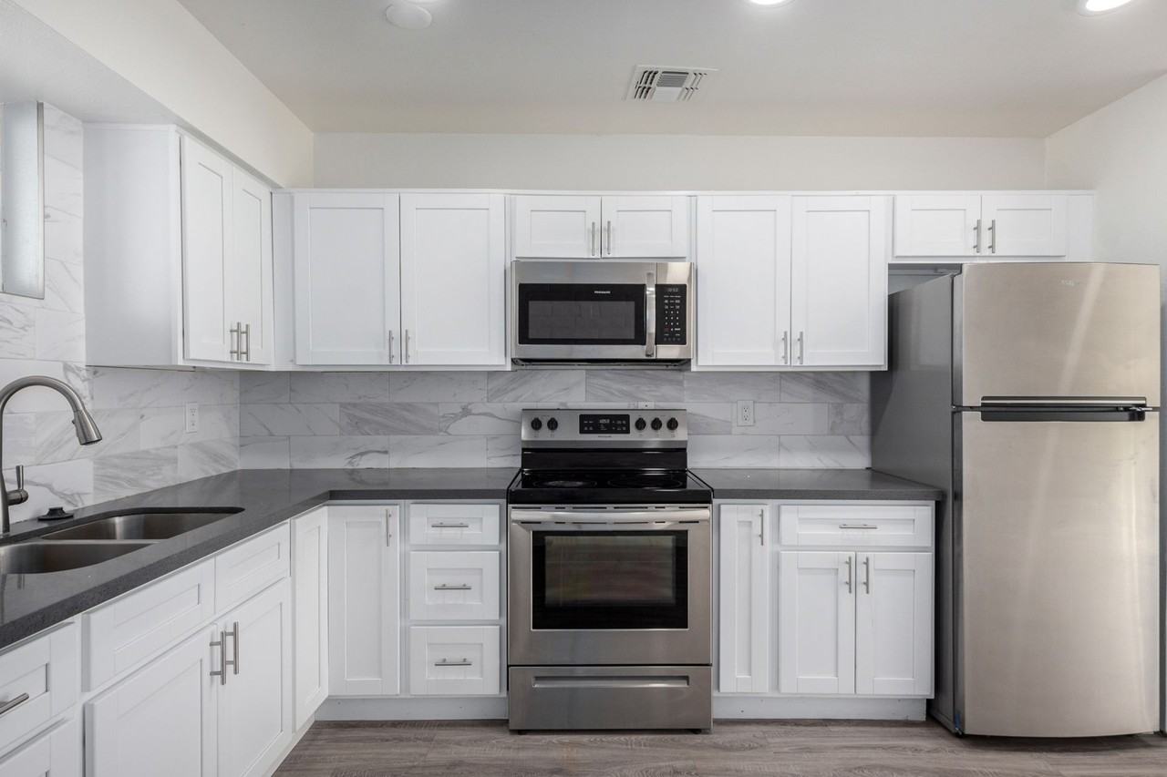 Granada Gardens - Photo 7 of 30