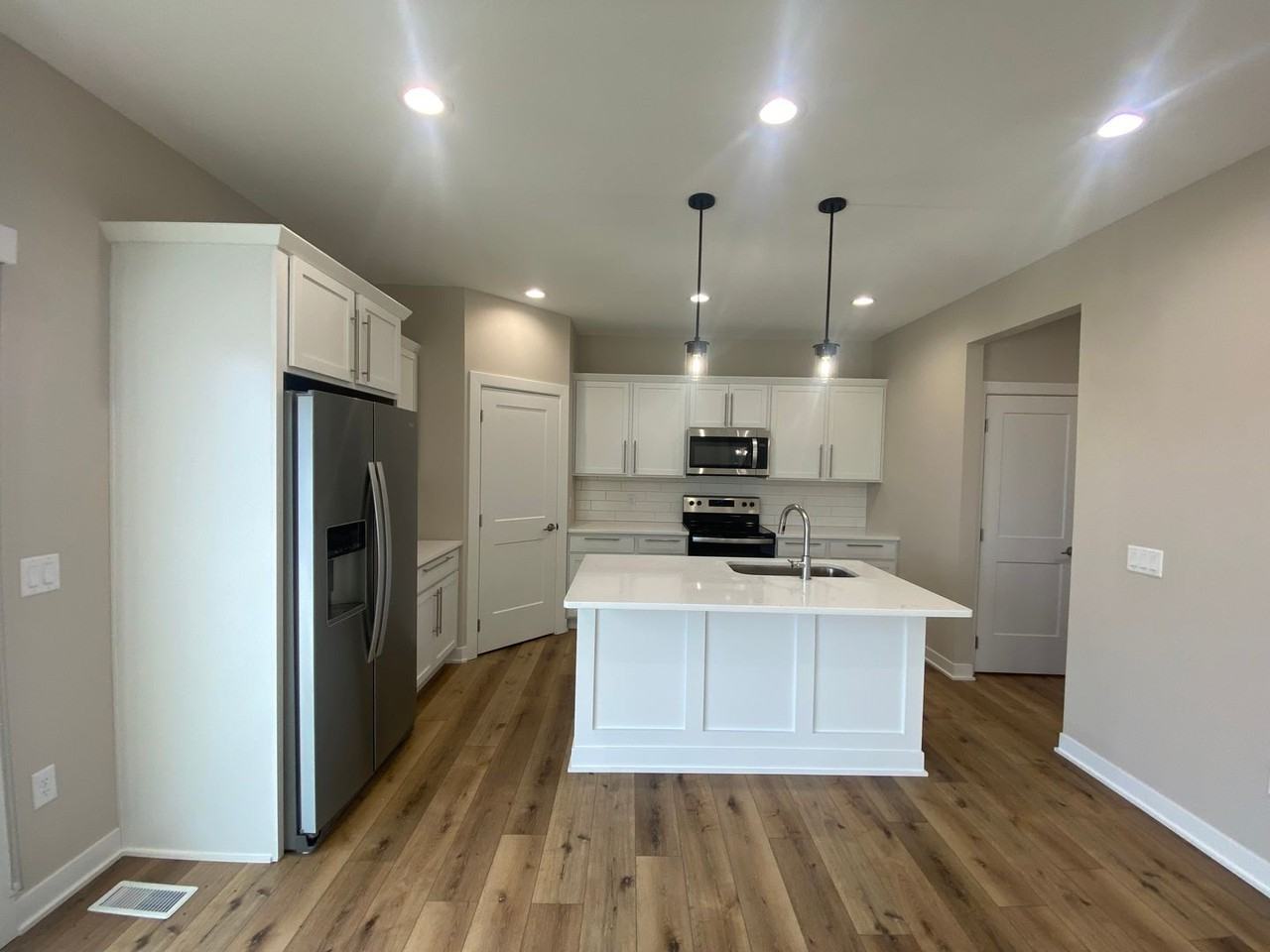 10168 Divine Pl - Photo 6 of 21