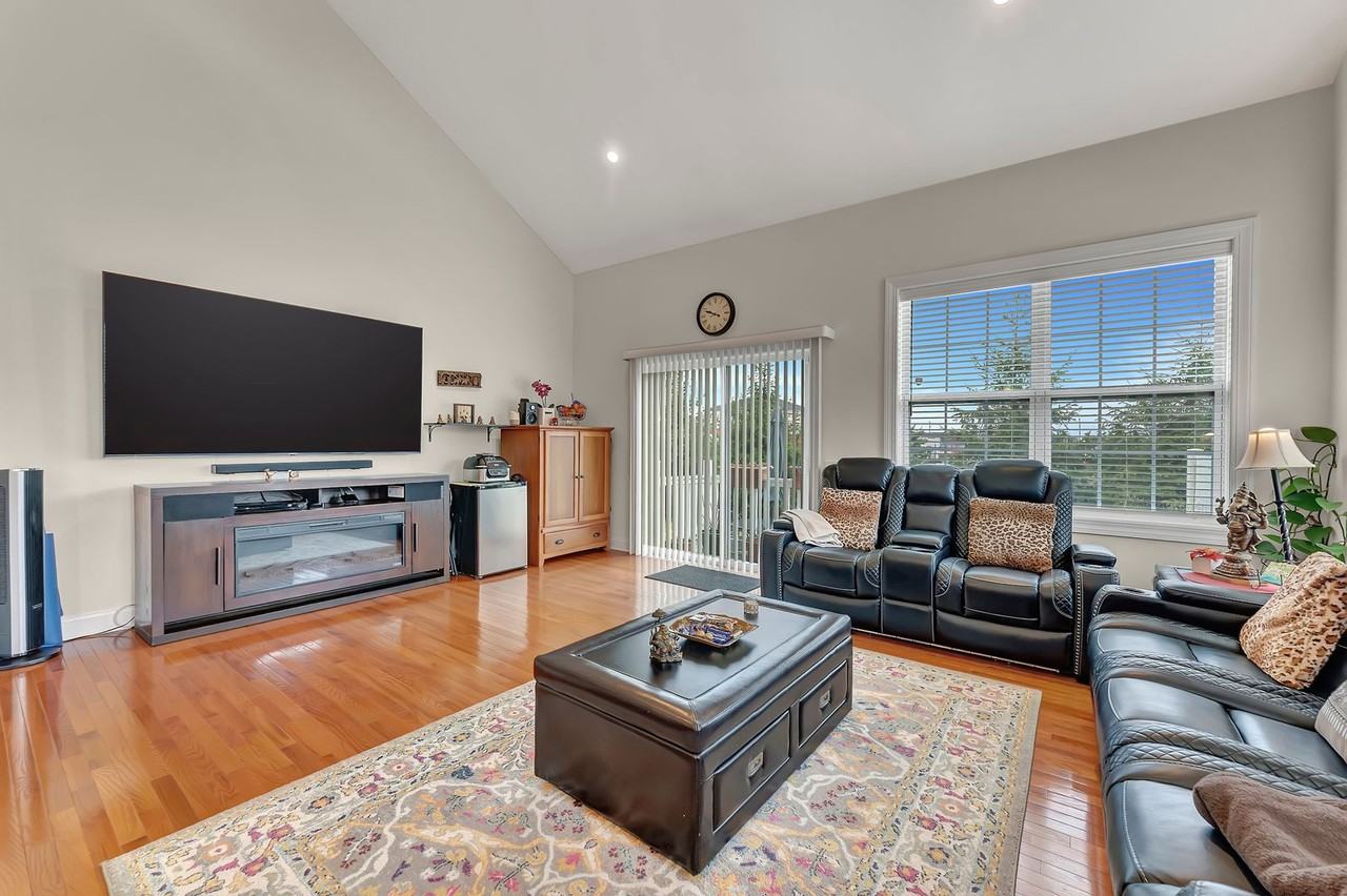 2 Gables Way - Photo 3 of 25