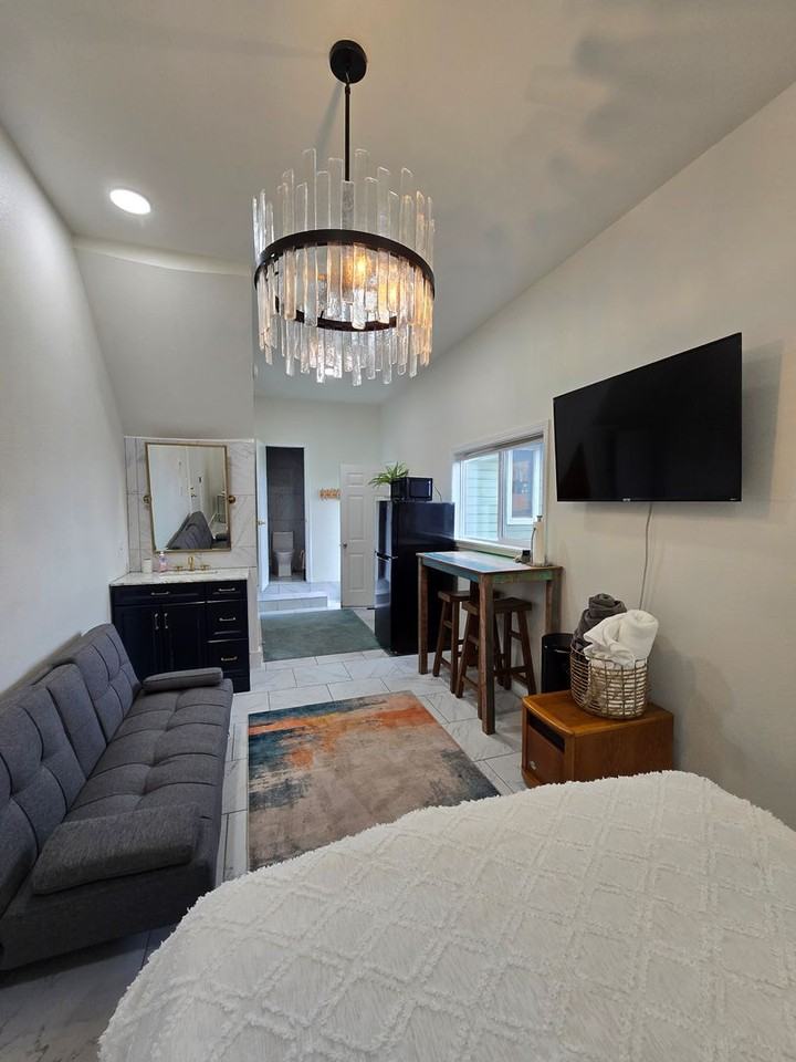 2820 Fortune St - Photo 2 of 15