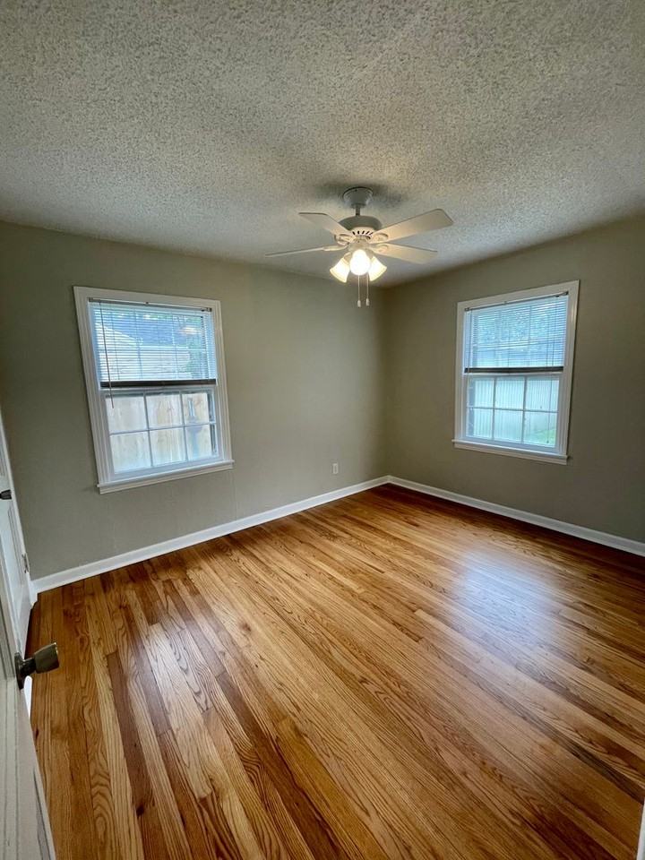 2110 Meander St - Photo 4 of 14