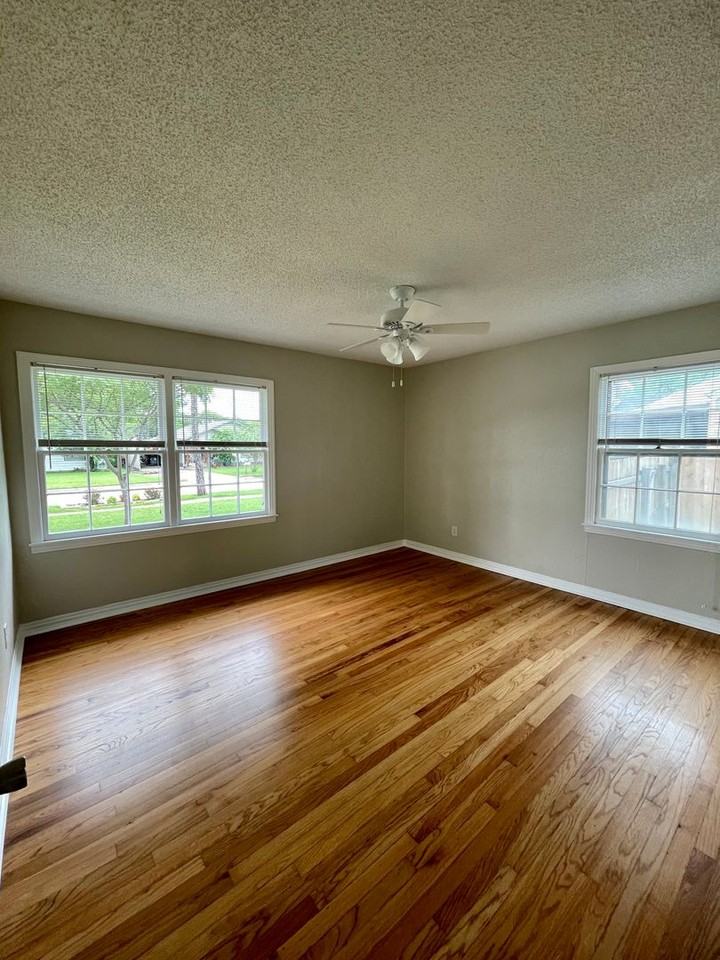 2110 Meander St - Photo 5 of 14