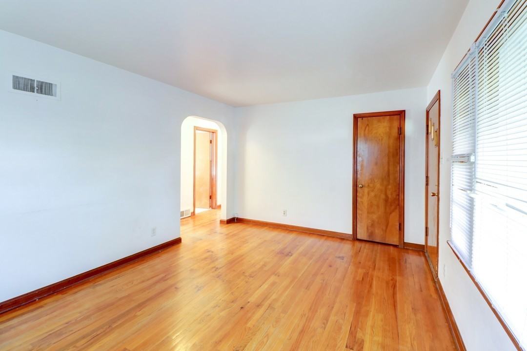 602 S Mattis Ave - Photo 3 of 20