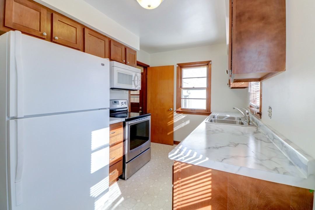 602 S Mattis Ave - Photo 4 of 20