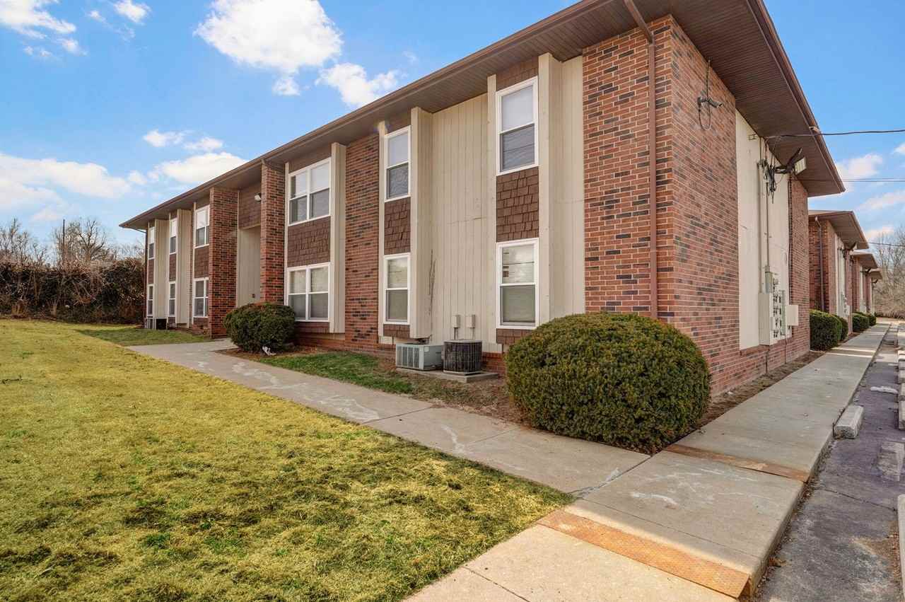 2940 N East Ave - Photo 3 of 12