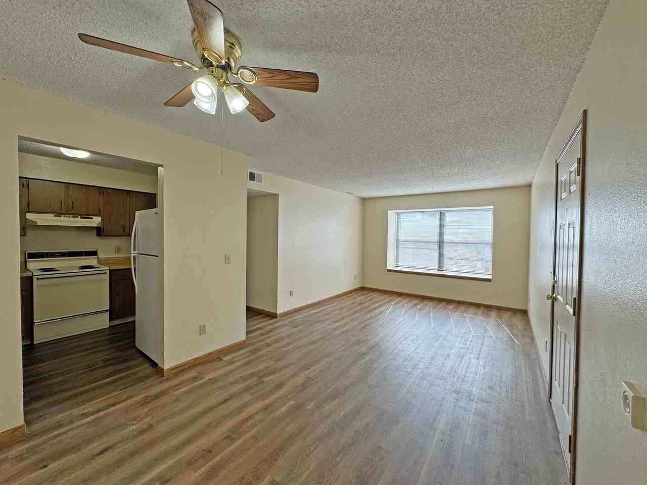 2940 N East Ave - Photo 4 of 12