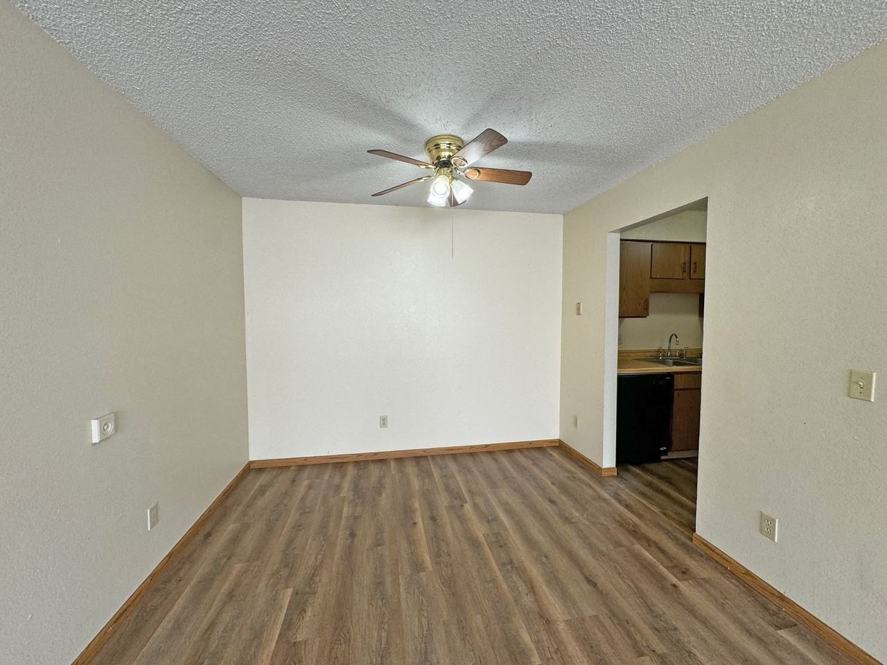 2940 N East Ave - Photo 5 of 12