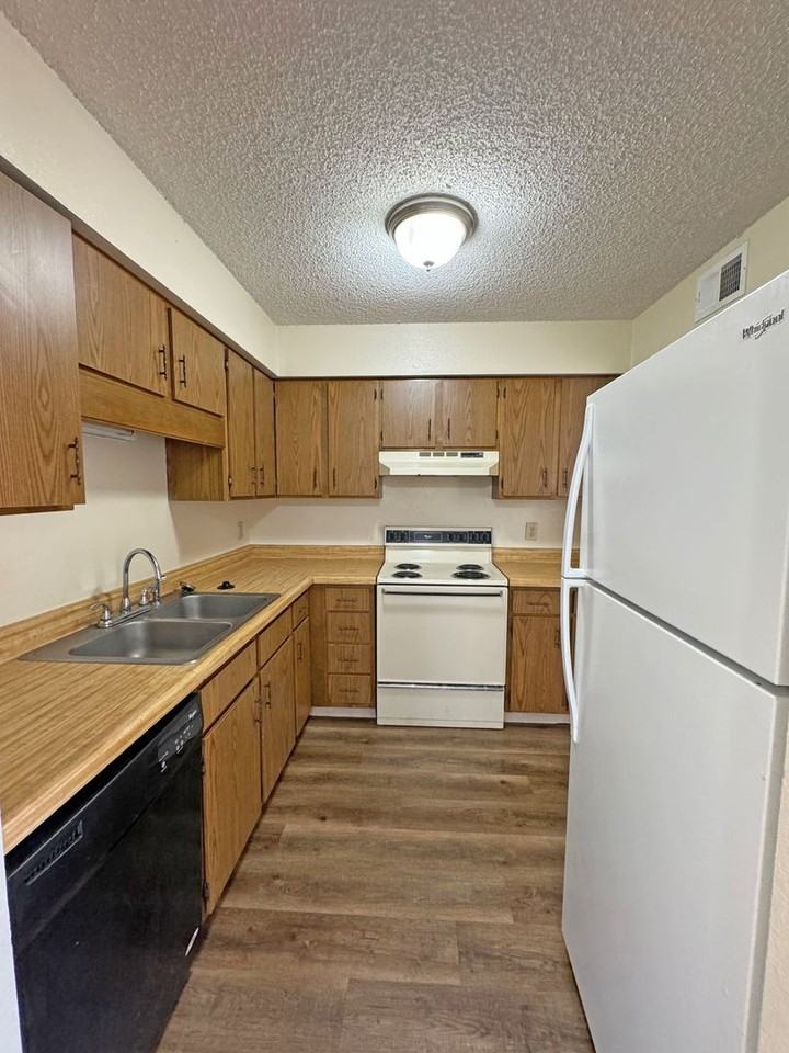 2940 N East Ave - Photo 6 of 12