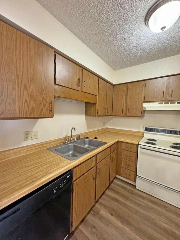 2940 N East Ave - Photo 7 of 12