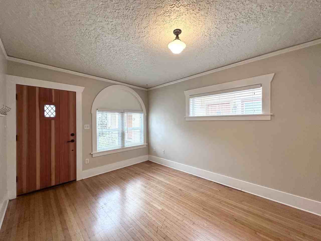 1025 Ne 31st Ave - Photo 2 of 10