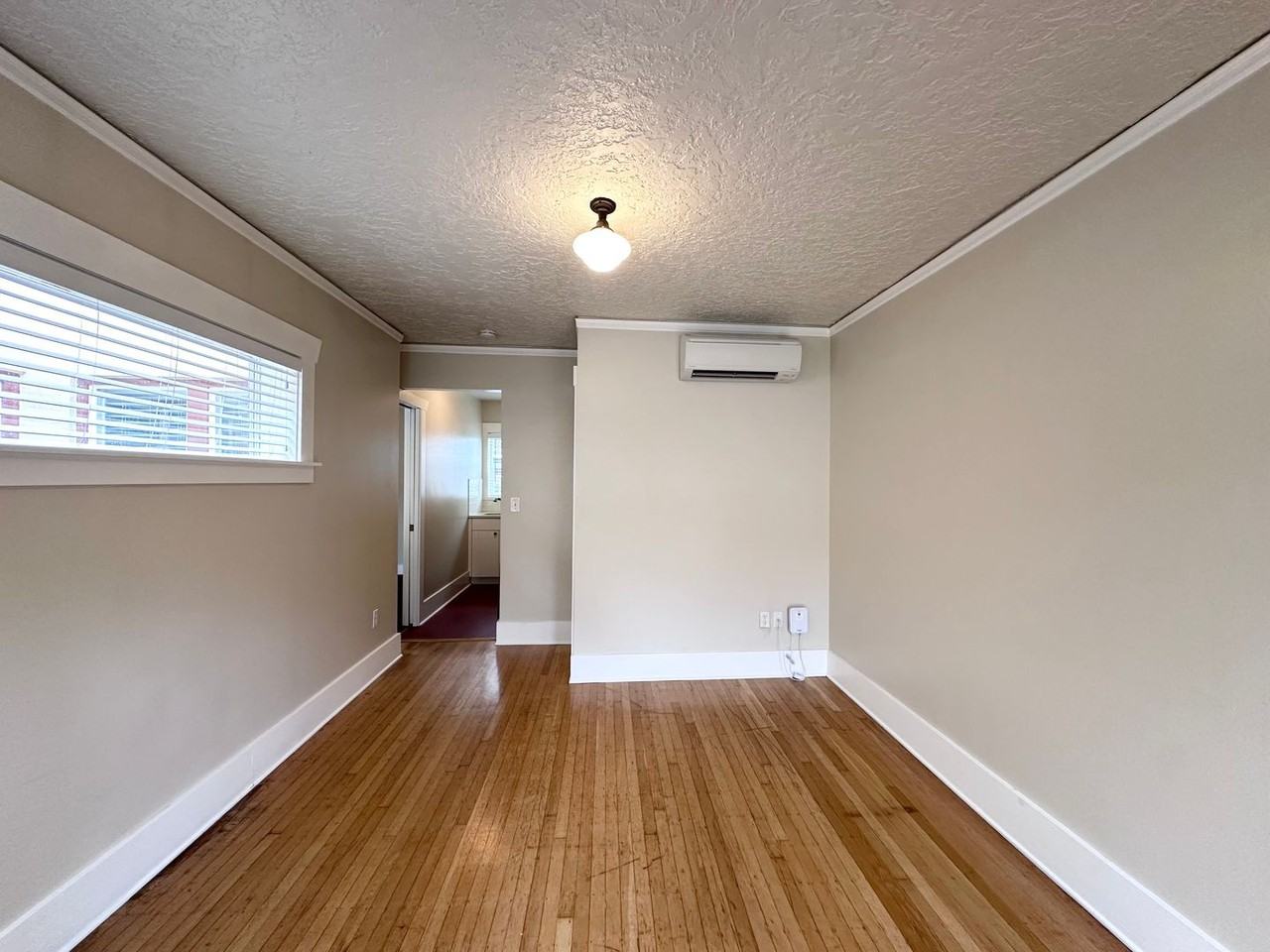 1025 Ne 31st Ave - Photo 4 of 10