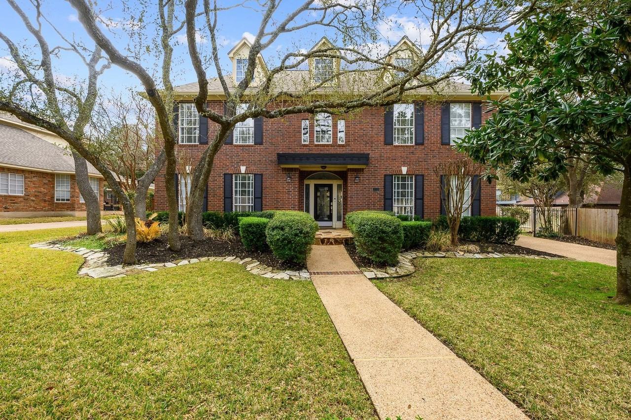 5823 Van Winkle Ln - Photo 2 of 37