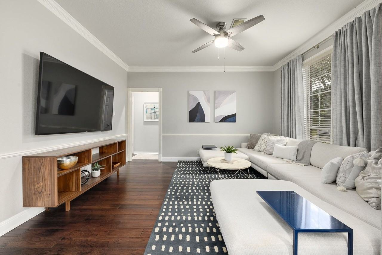 5823 Van Winkle Ln - Photo 5 of 37