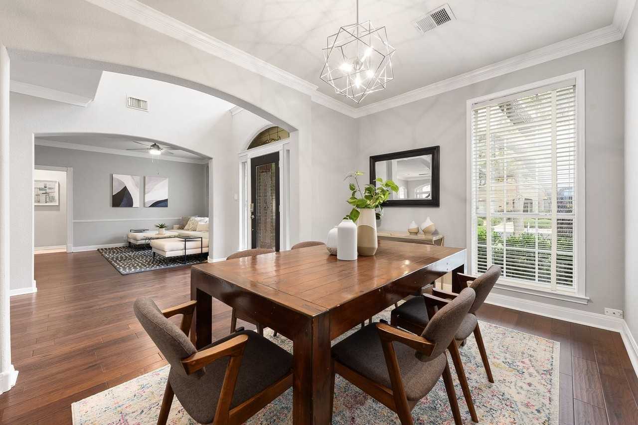 5823 Van Winkle Ln - Photo 6 of 37