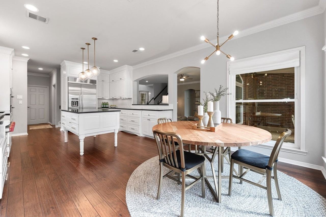 5823 Van Winkle Ln - Photo 7 of 37