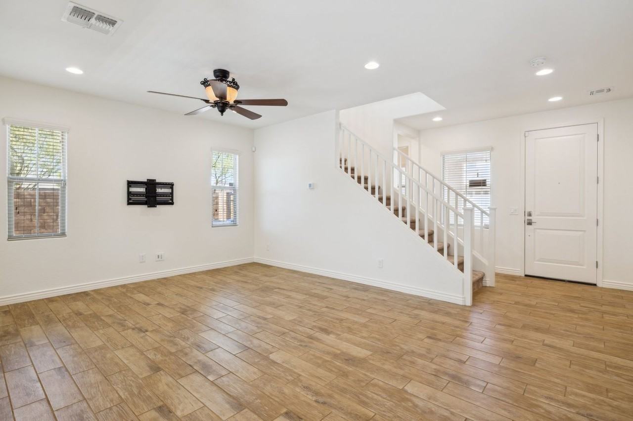 211 E Brinley Dr - Photo 6 of 46