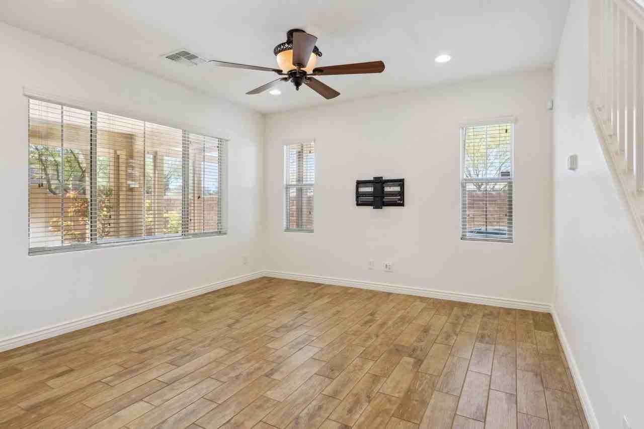 211 E Brinley Dr - Photo 7 of 46