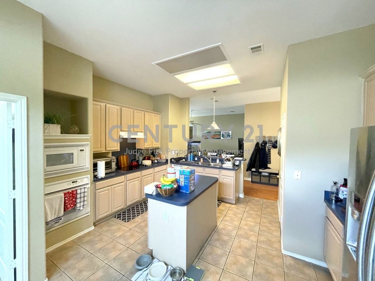 817 Big Bend Dr - Photo 3 of 11