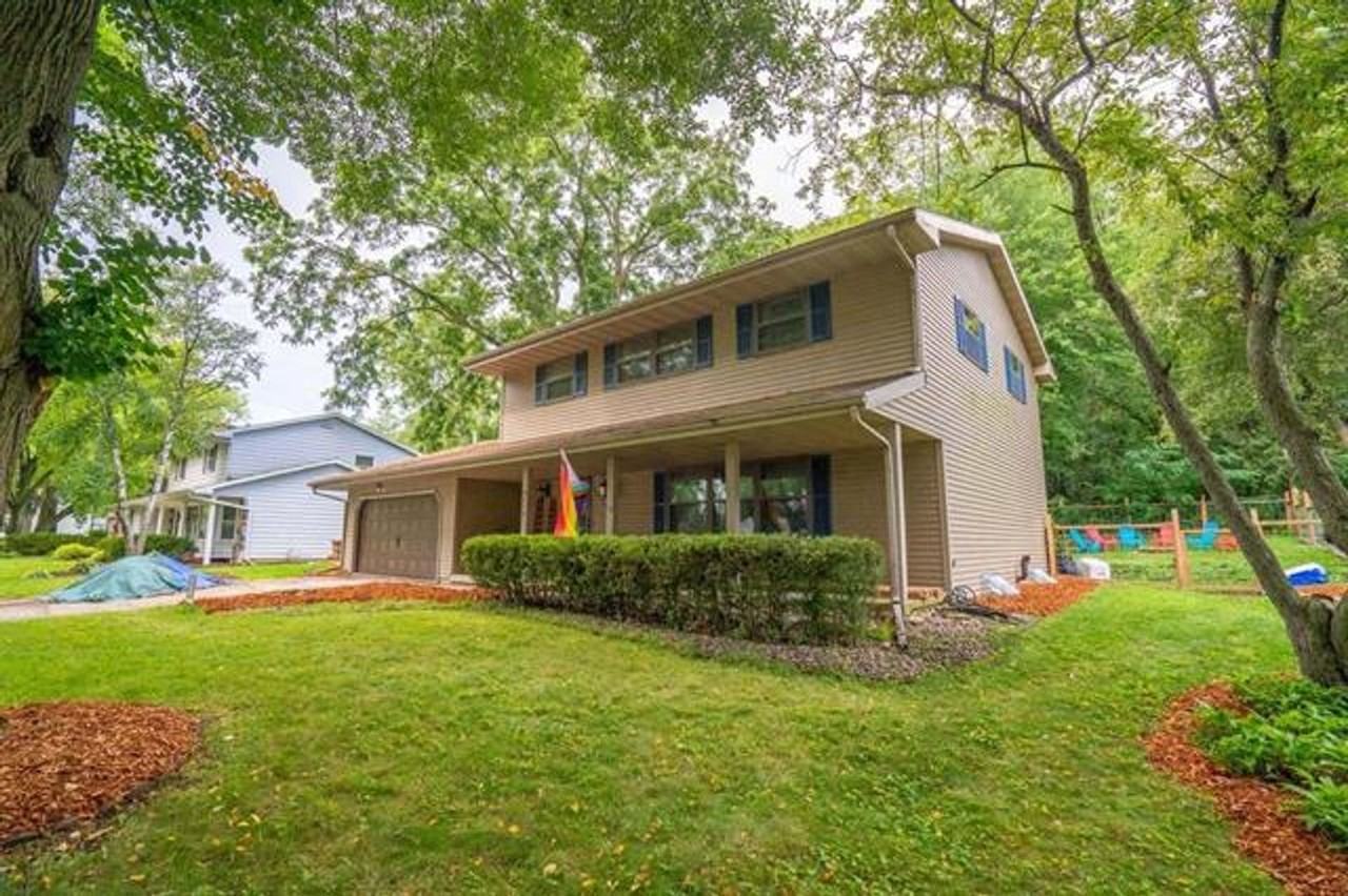 3110 Ashford Ln - Photo 2 of 35