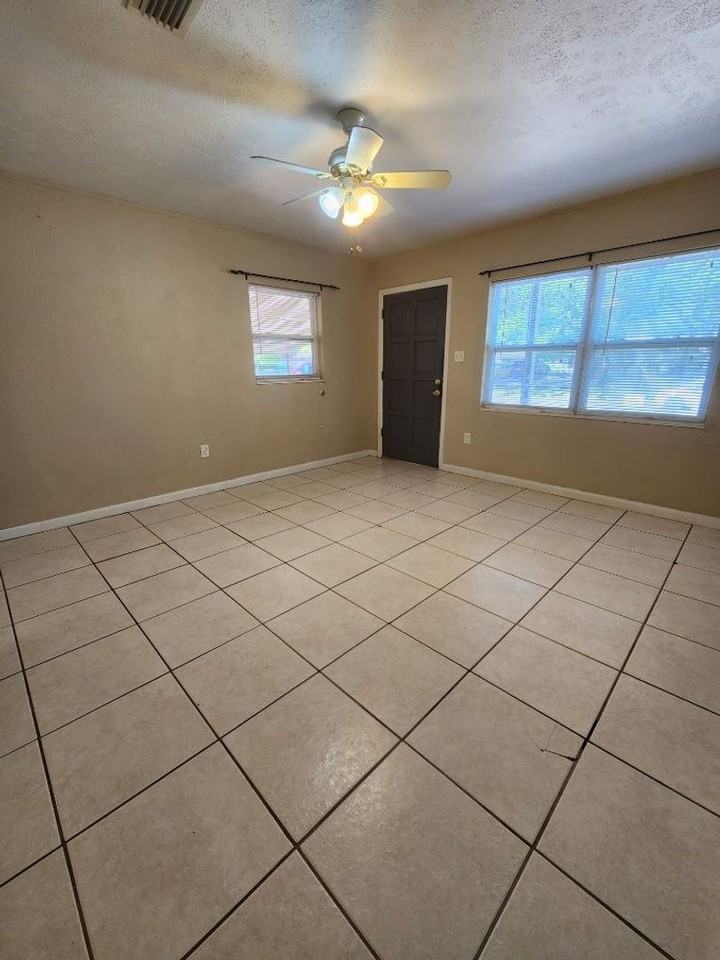 2085 Nottingham Rd - Photo 3 of 21