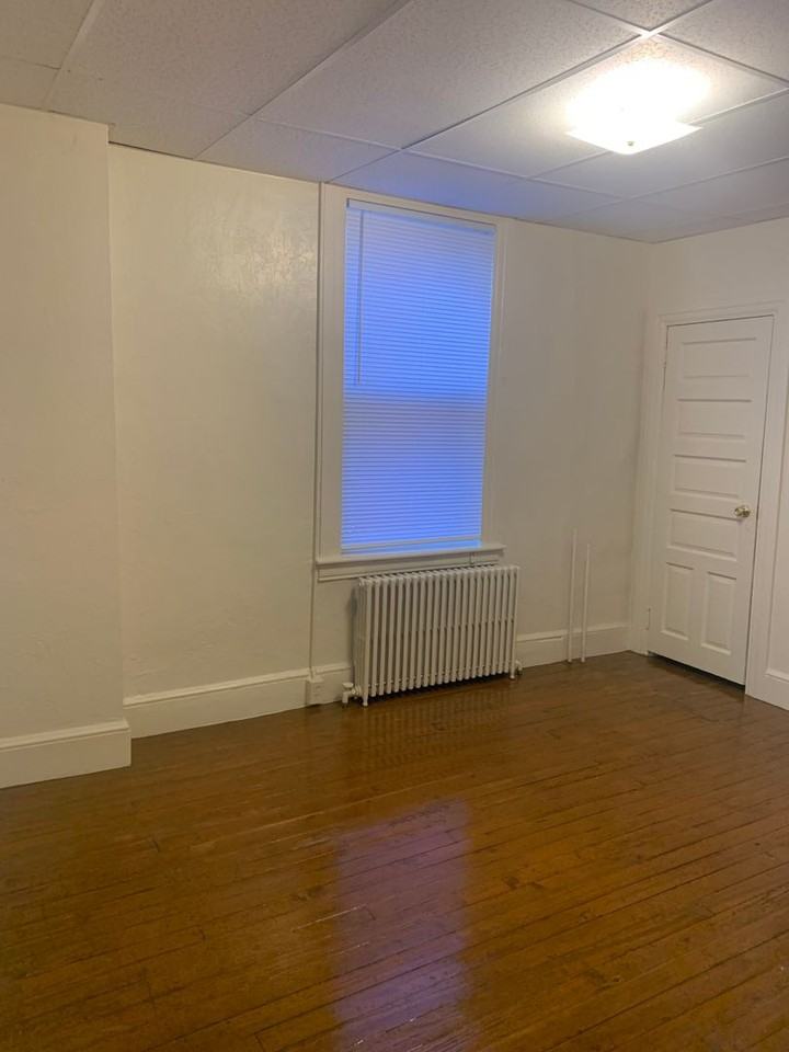 625 E Market St #2 - Photo 5 of 14