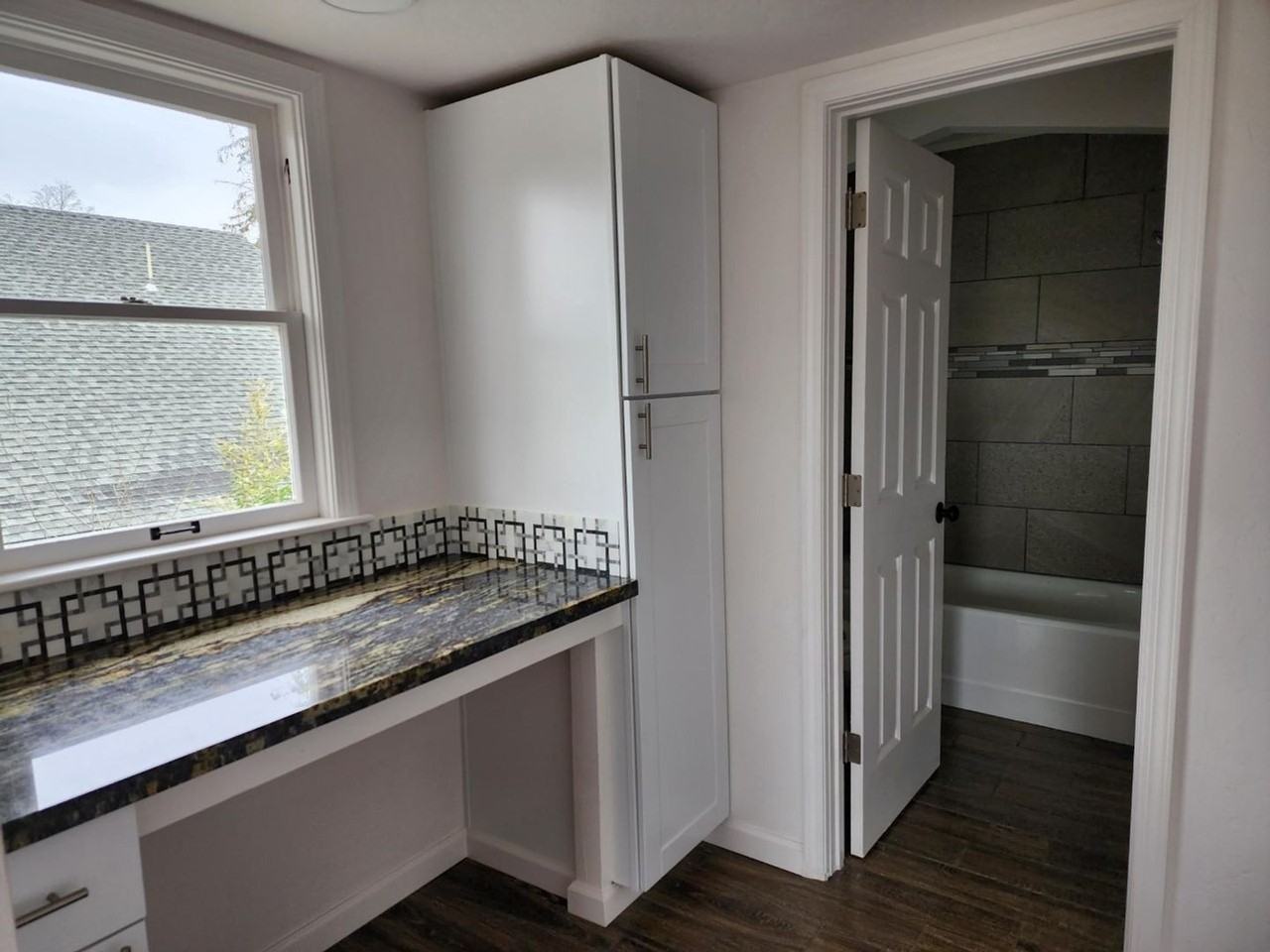 1645 Ferry St - Photo 2 of 5