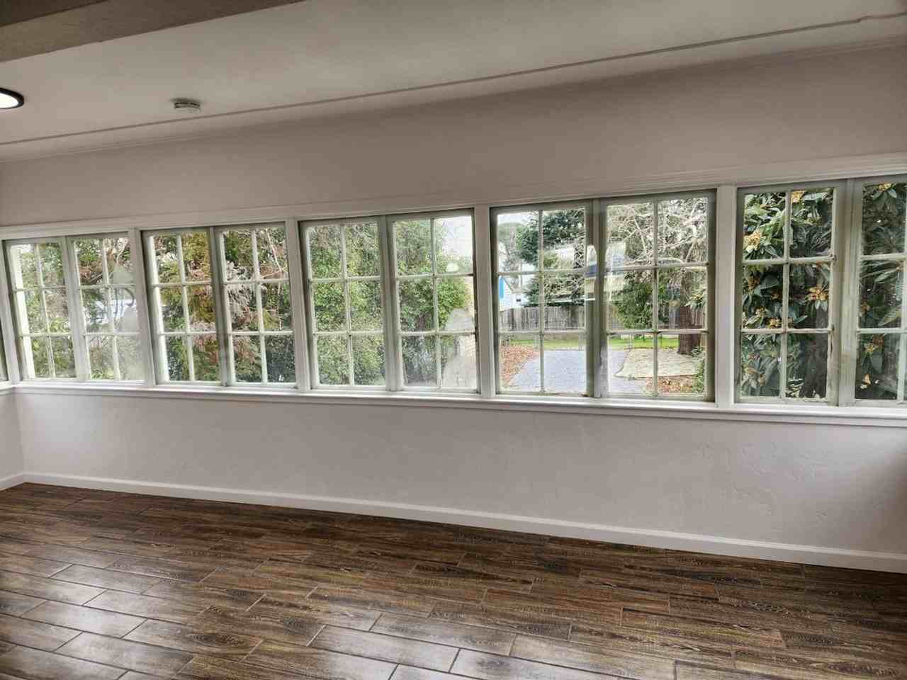 1645 Ferry St - Photo 3 of 5