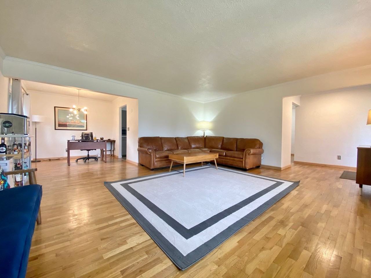 608 S 22nd Ave - Photo 3 of 23