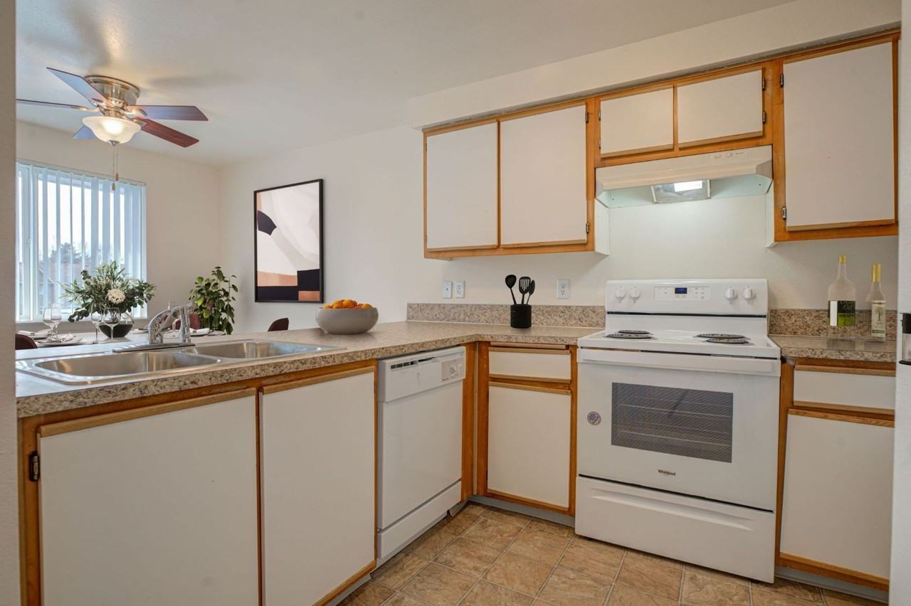 ELLSWORTH SQUARE APARTMENTS - Photo 2 of 11