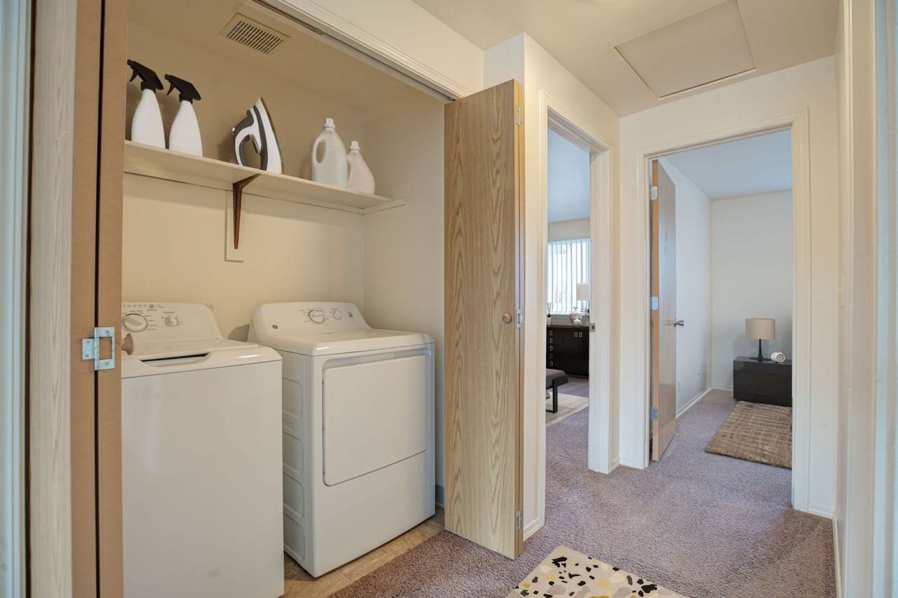 ELLSWORTH SQUARE APARTMENTS - Photo 4 of 11