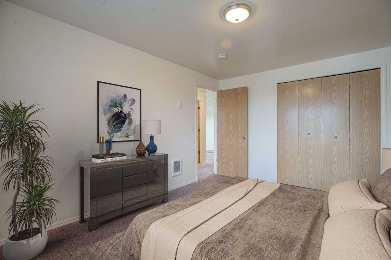 ELLSWORTH SQUARE APARTMENTS - Photo 6 of 11