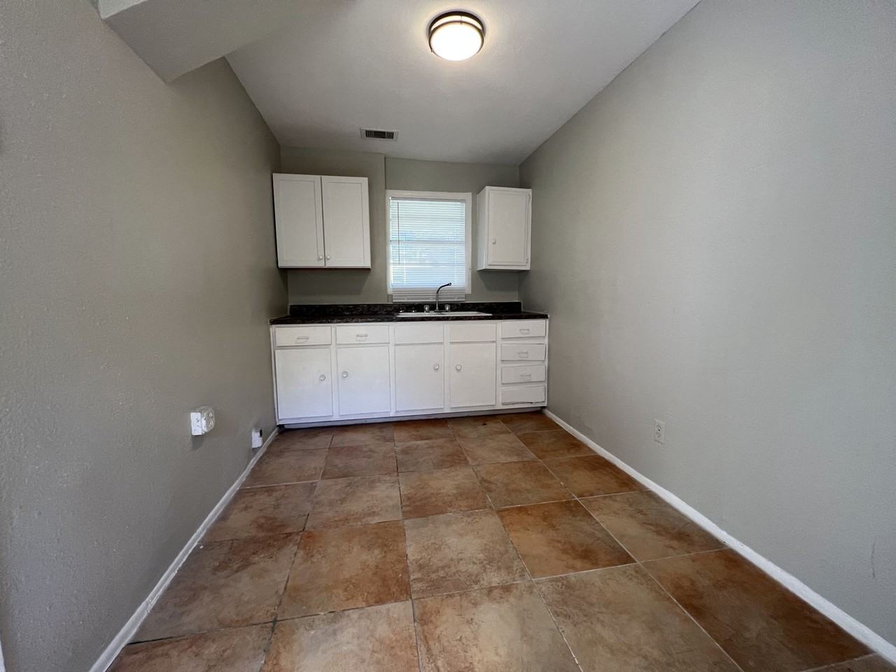 1129 4th Ave N - Photo 3 of 11