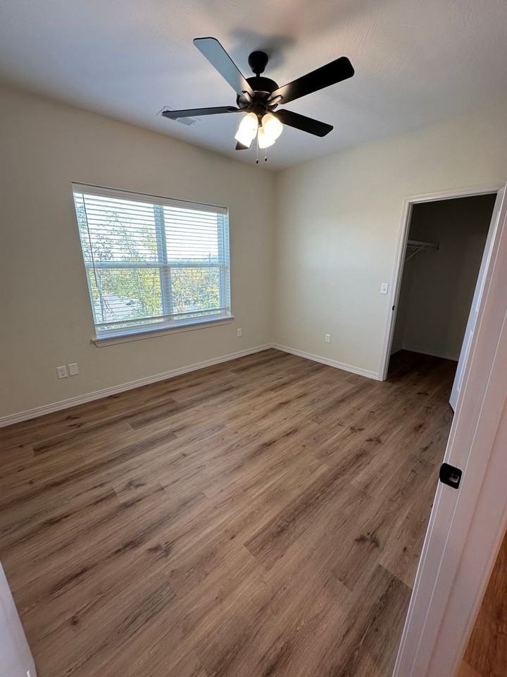 750 Windsor Ct #106 - Photo 4 of 13