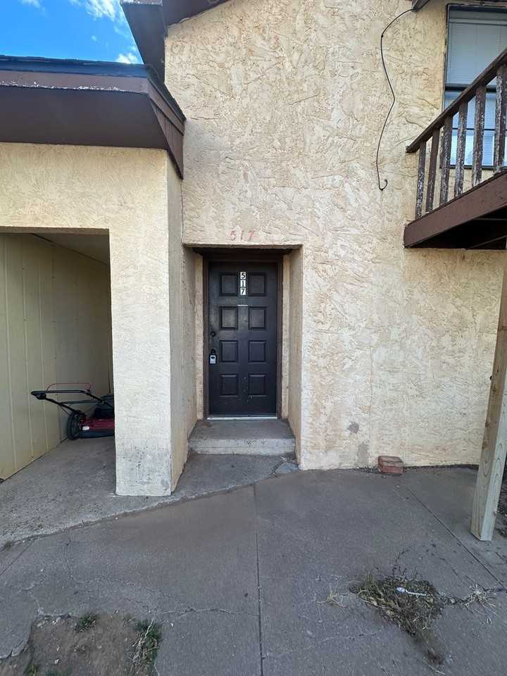517 E 7th St - Photo 2 of 14
