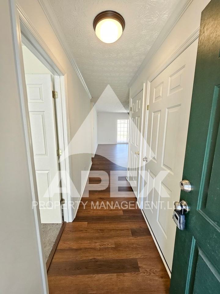 8705 Trapper Ln - Photo 4 of 31