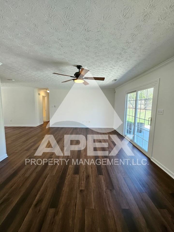 8705 Trapper Ln - Photo 6 of 31