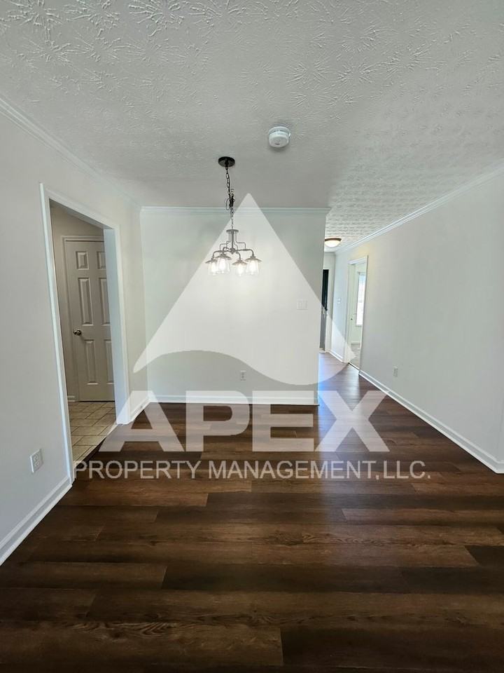 8705 Trapper Ln - Photo 7 of 31