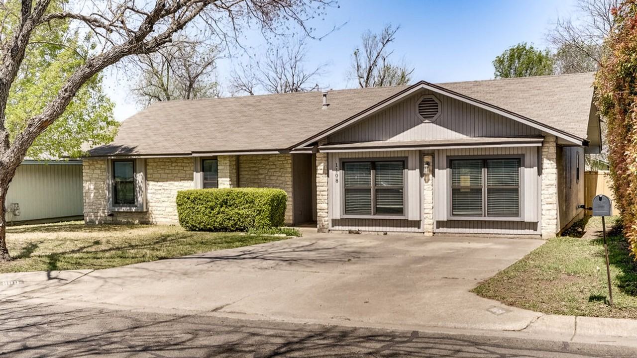 1108 Nottingham Hill Rd - Photo 2 of 20