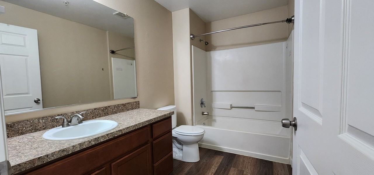 442-Northridge Plaza - Photo 3 of 13