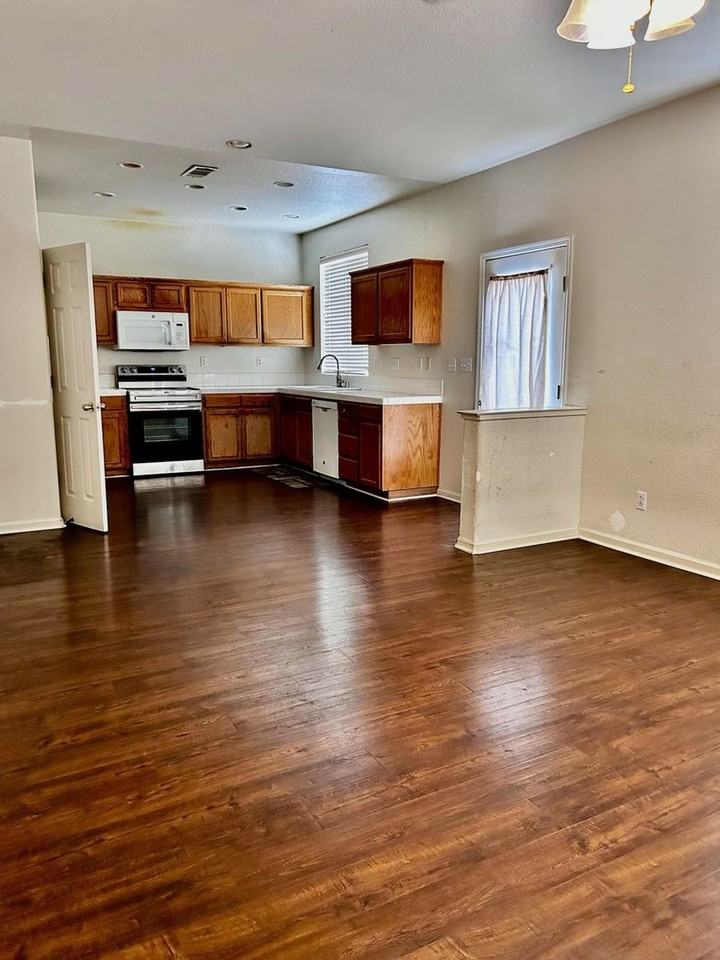 200 Troon Ct - Photo 4 of 16
