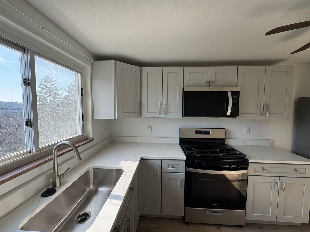 1224 Washington Pike - Photo 2 of 14