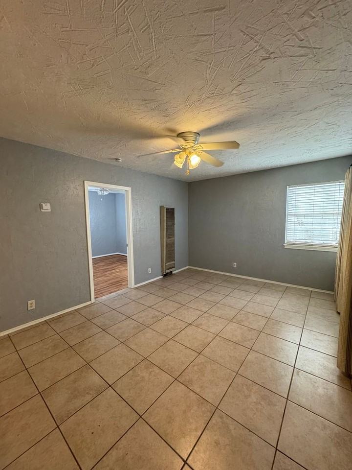 2208 Rule St - Photo 4 of 11