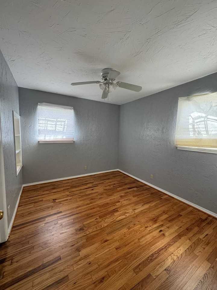 2208 Rule St - Photo 5 of 11