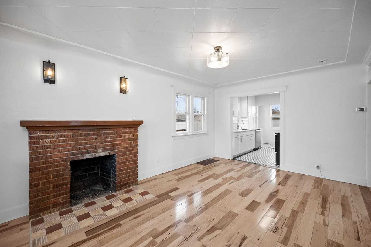 2618 N Ash St - Photo 2 of 31