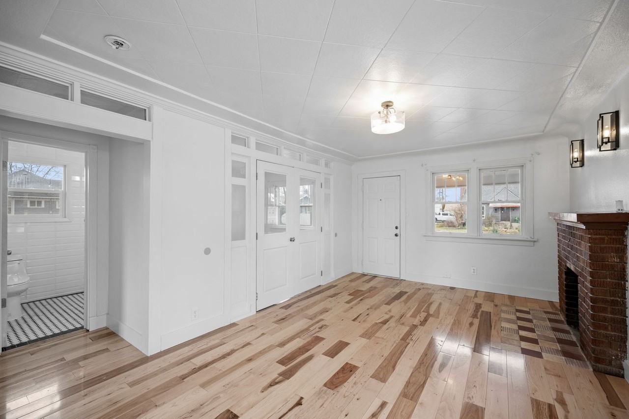 2618 N Ash St - Photo 4 of 31