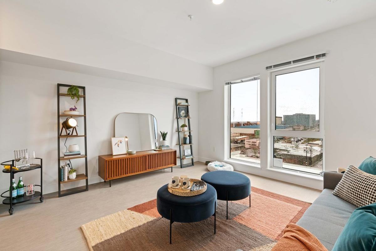 2701 Rockefeller Ave - Photo 4 of 50