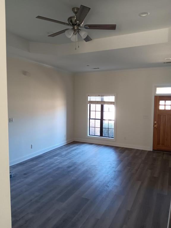 1629 Oak Leaf Ln - Photo 2 of 6