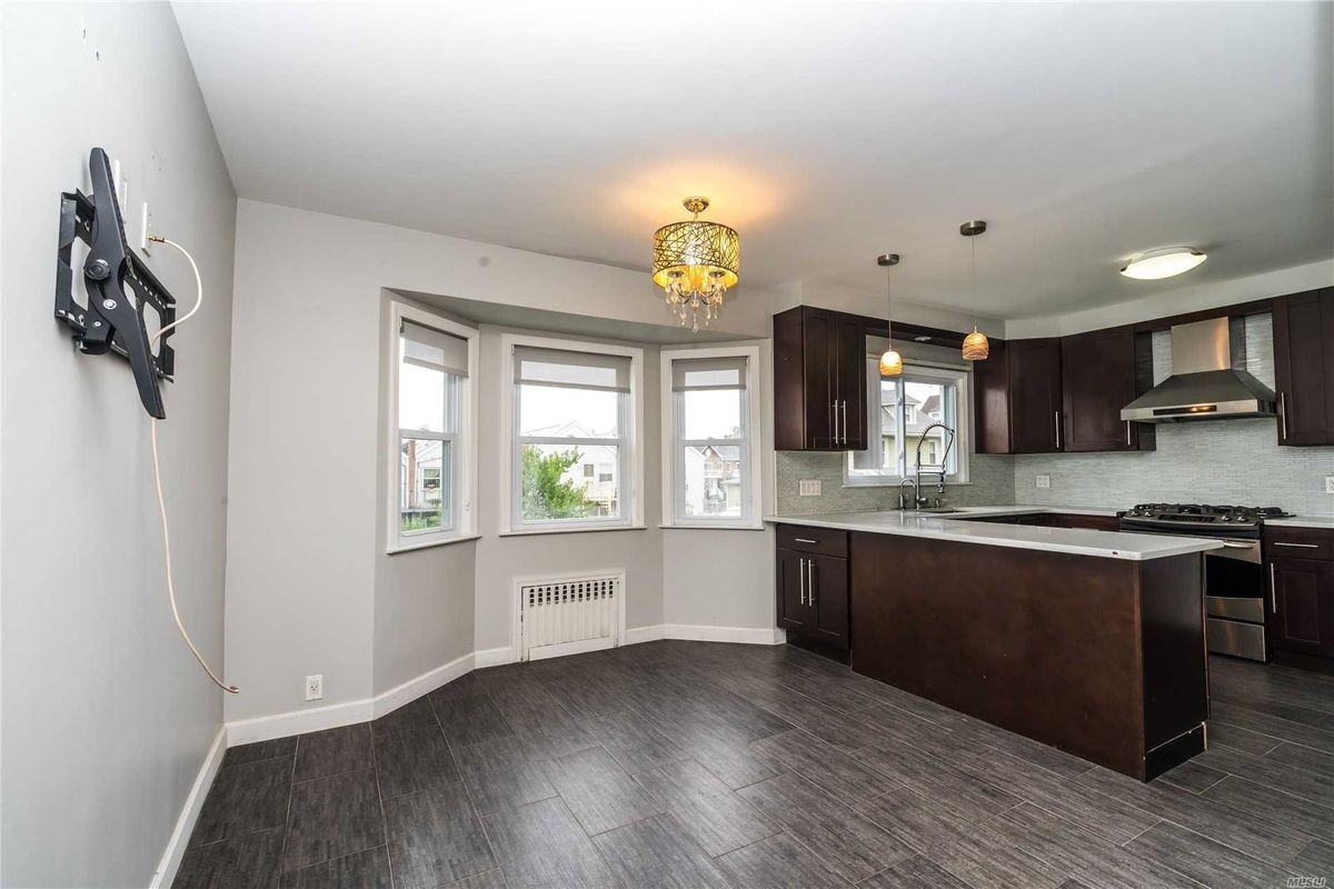 521 College Pl - Photo 3 of 7