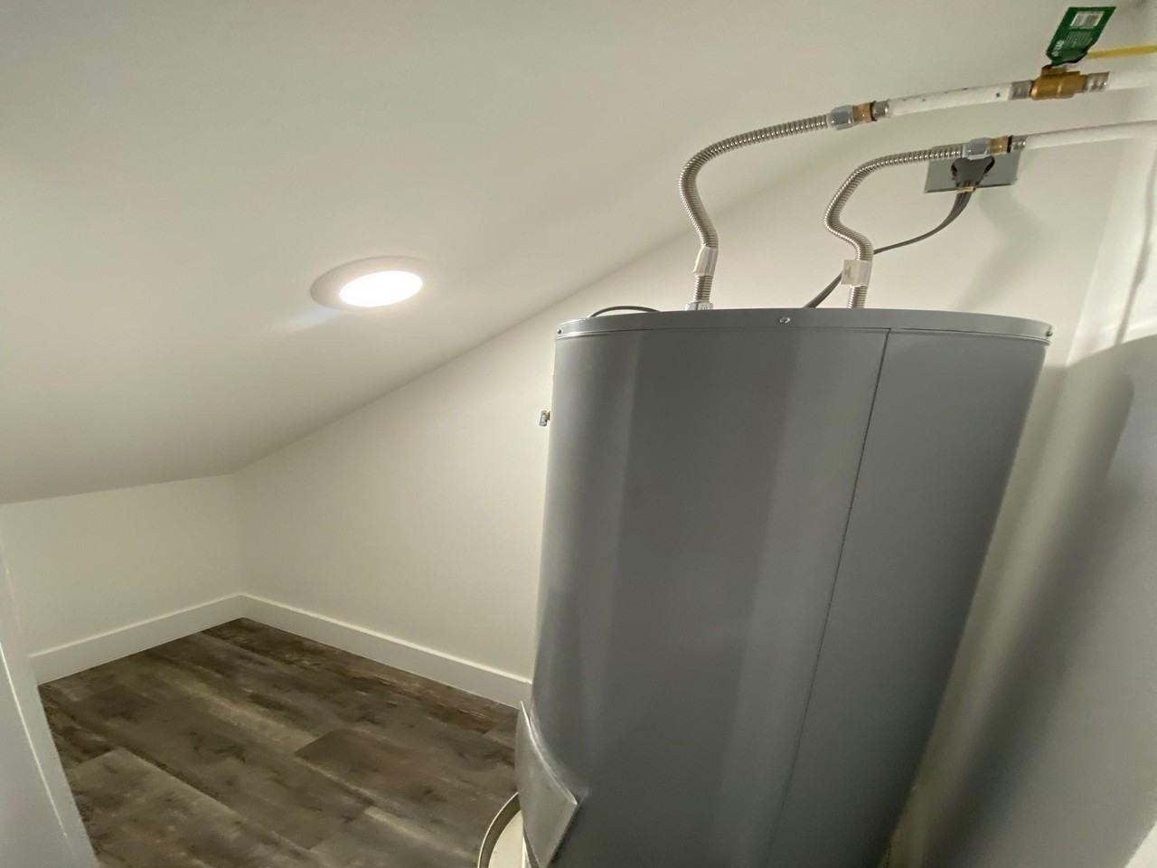 411 S Fannin Ave #411 - Photo 3 of 24
