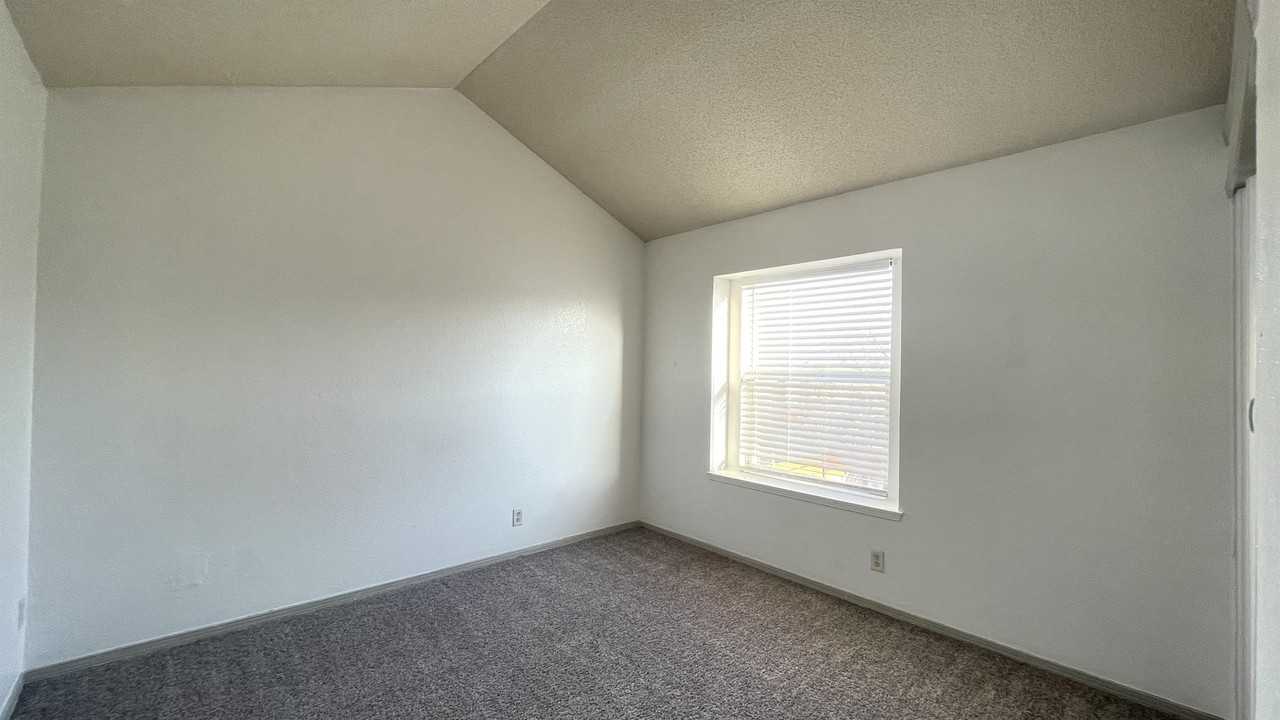 5348 Roger Maris Dr - Photo 2 of 28